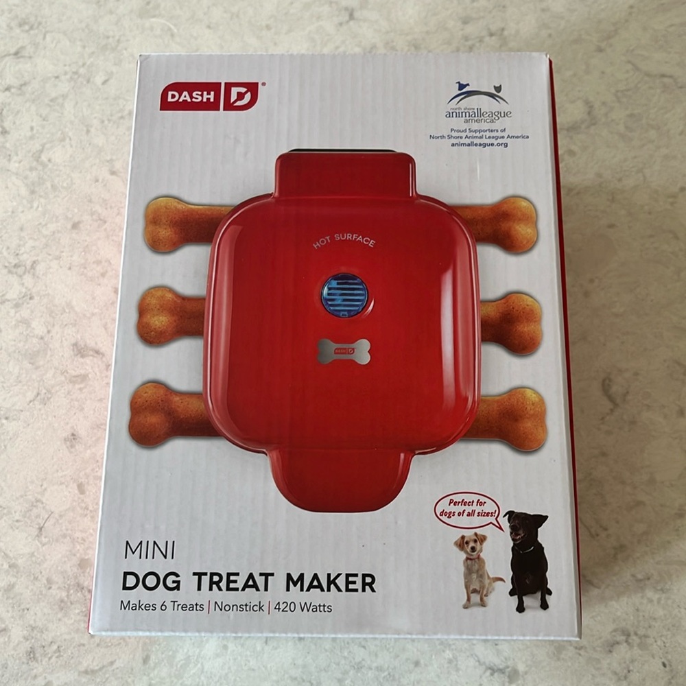NWT Dash Mini Dog Treat Maker